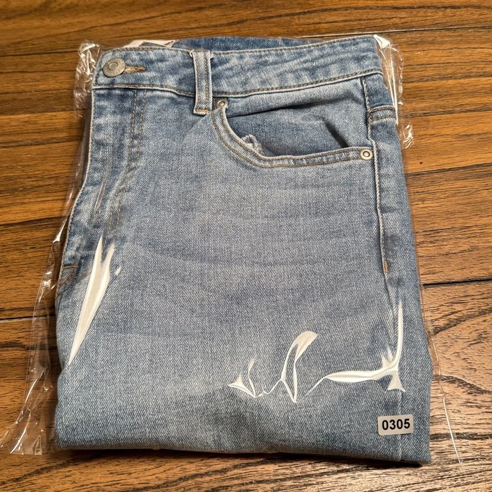 Harper‎ Light Blue Straight Leg Jeans with Frayed Hem Sz 28